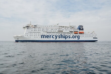 The Global Mercy enters the Port in Dakar.